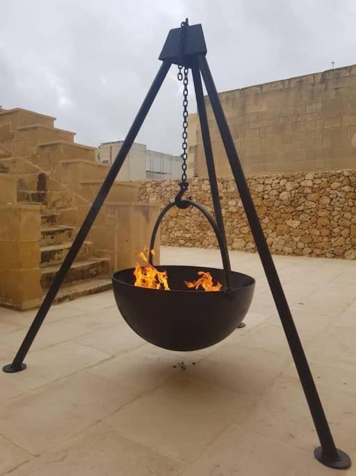 Farmhouse Villa With Large Pool And Garden In Gozo Għarb Екстериор снимка