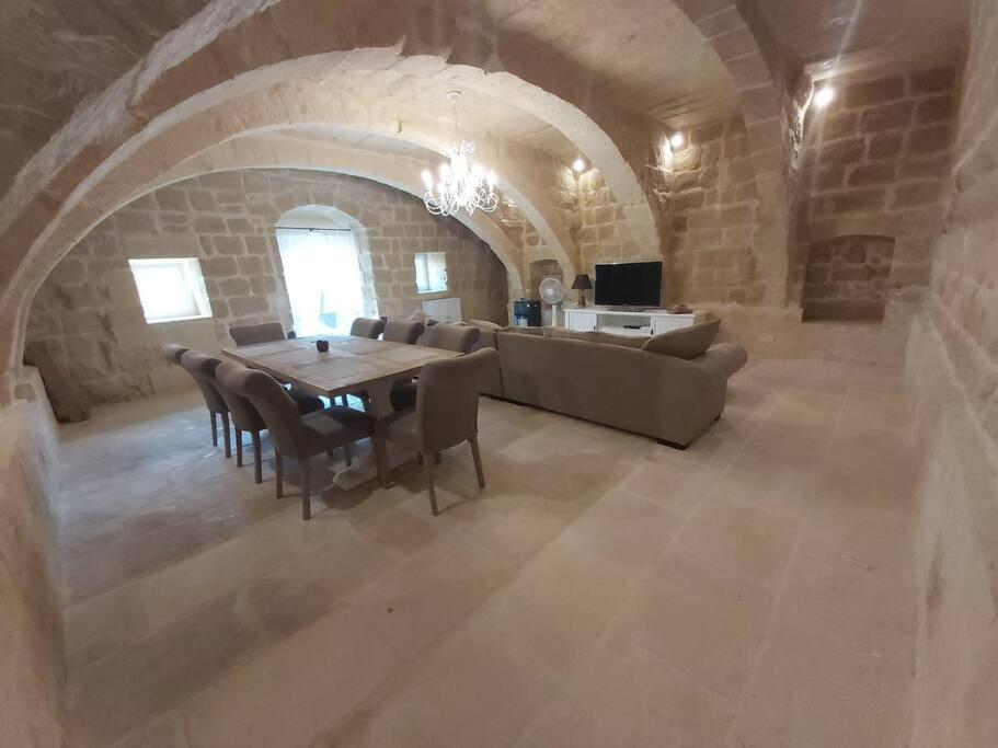 Farmhouse Villa With Large Pool And Garden In Gozo Għarb Екстериор снимка