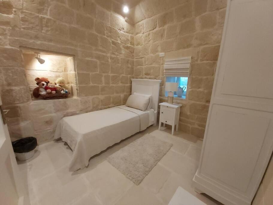 Farmhouse Villa With Large Pool And Garden In Gozo Għarb Екстериор снимка