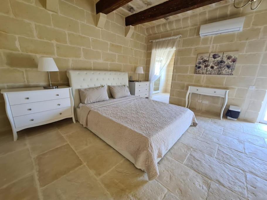 Farmhouse Villa With Large Pool And Garden In Gozo Għarb Екстериор снимка