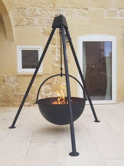 Farmhouse Villa With Large Pool And Garden In Gozo Għarb Екстериор снимка