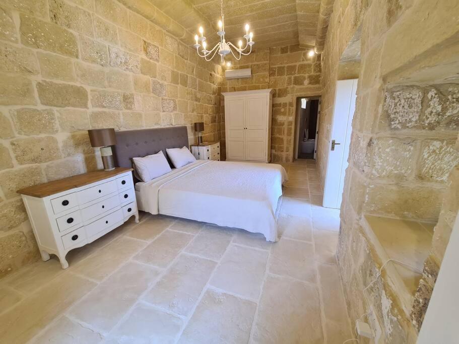 Farmhouse Villa With Large Pool And Garden In Gozo Għarb Екстериор снимка