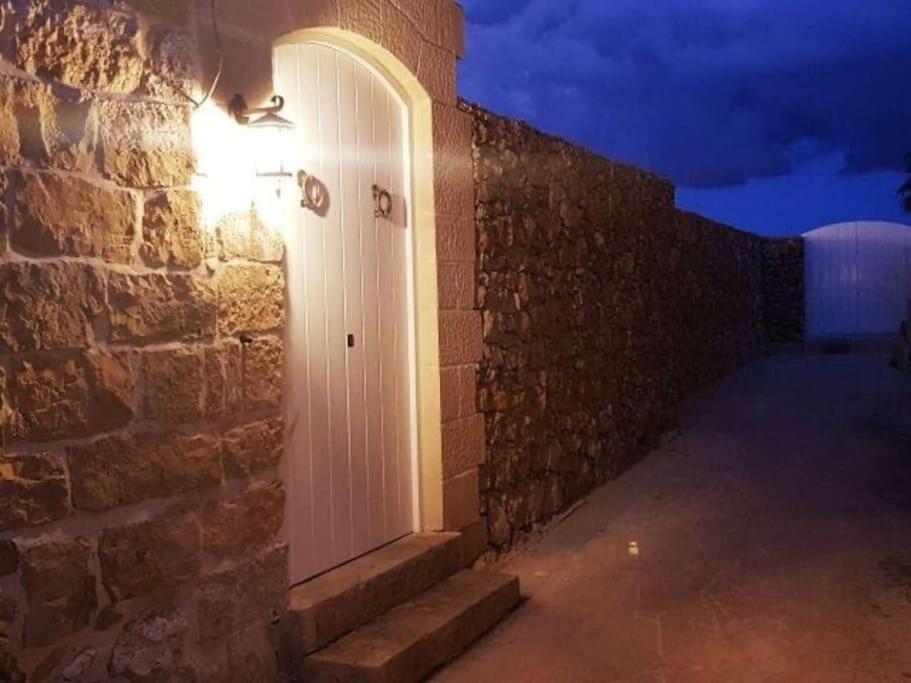 Farmhouse Villa With Large Pool And Garden In Gozo Għarb Екстериор снимка