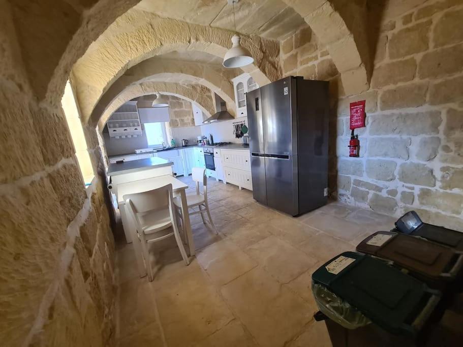 Farmhouse Villa With Large Pool And Garden In Gozo Għarb Екстериор снимка