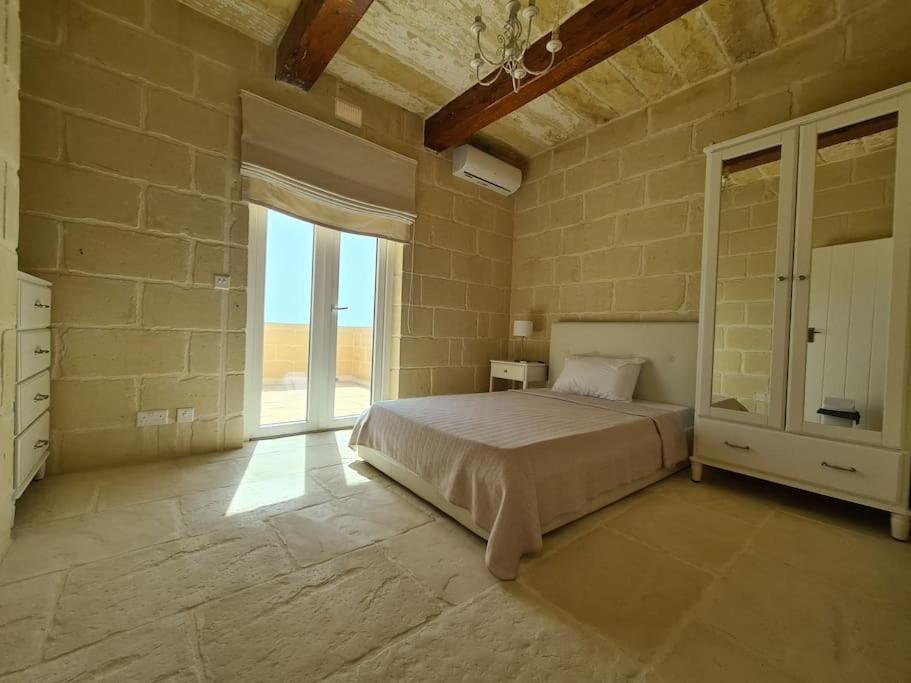 Farmhouse Villa With Large Pool And Garden In Gozo Għarb Екстериор снимка