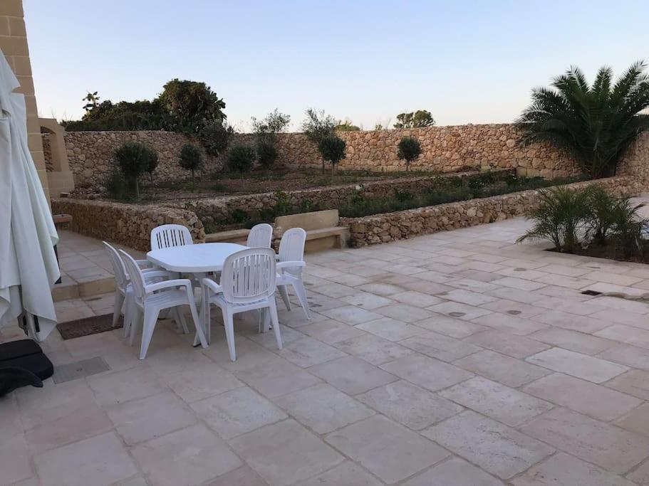 Farmhouse Villa With Large Pool And Garden In Gozo Għarb Екстериор снимка